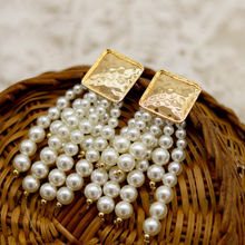 Joker & Witch Royal Pearls Earrings