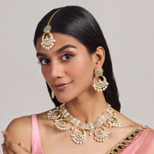 Azai by Nykaa Fashion White Kundan Choker Necklace Drop Earrings with Maangtikka Jewellery Set