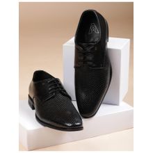 V8 by Ruosh The Jonas Black Men Textured Derbies