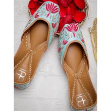 GLAM STORY Women Rosalie Blue Embroidered Punjabi Jutti