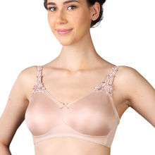 Triumph Minimizer 21 Wireless Non Padded Comfortable High Support Big-Cup Bra - Nude