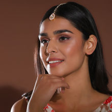 RUBY RAANG STUDIO Pink Kundan Maang Tikka With Pearl Sring