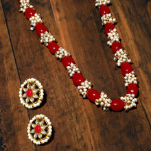 Karatcart Red Beads Tassels Rani Haar Necklace Set