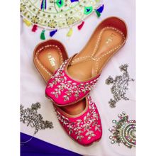 La Fiza Berina Handcrafted Juttis