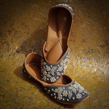 La Fiza Azal Handcrafted Juttis