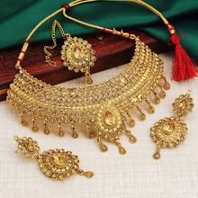Sukkhi Attractive LCT Gold Plated Wedding Jewellery Choker Necklace Set For Women (NYKSUKHI00093)