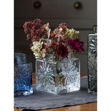 Dartington Crystal Marguerite Square Vase For thinKitchen, Flower Vase, Table Décor