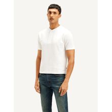 Levi's Men Solid Slim Fit T-Shirt
