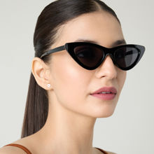 Pipa Bella by Nykaa Fashion Forever Trendy Black Cat Eye Sunglasses (M)