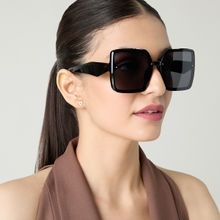 Pipa Bella by Nykaa Fashion Classy Black Square Shaped Sunglasses (M)