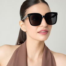 Pipa Bella by Nykaa Fashion Sleek Black Wayfarer Sunglasses (M)