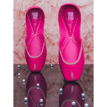 NR BY NIDHI RATHI Pink Leather Plain Classic Juttis
