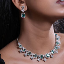 Gossip Vibrant Decor Necklace Set