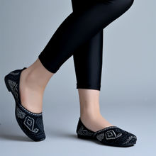 Shoetopia Embroidered Ethnic Black Juttis for Women