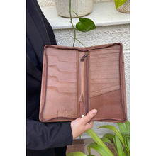 HAMELIN Ultimate RFID Blocking Passport Organizer Caramel Brown