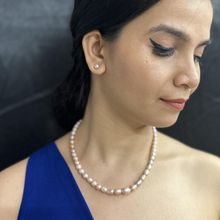 Sri Jagdamba Pearls Single Line Graded Pearl Necklace Set