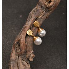 Amaltaas Woodsmoke Pearl Earring