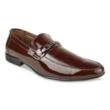 REGAL Maroon Men Solid Textured Patent Slip Ons