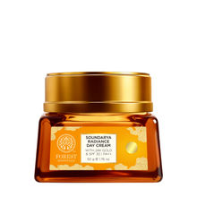 Forest Essentials Soundarya Radiance Cream With 24K Gold And SPF25
