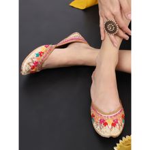 GLAM STORY Punjabi Jutti For Women Cream Embroidered Flower Design
