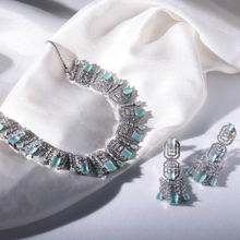 Gossip Chic Magical Beauty Necklace Set