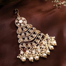 Priyaasi Kundan and Pearl Floral Passa