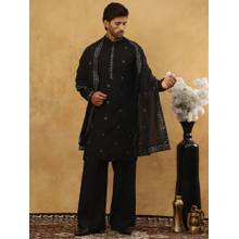 Jompers Men Silk Black Blend Embroidered Kurta With Pyjama And Dupatta