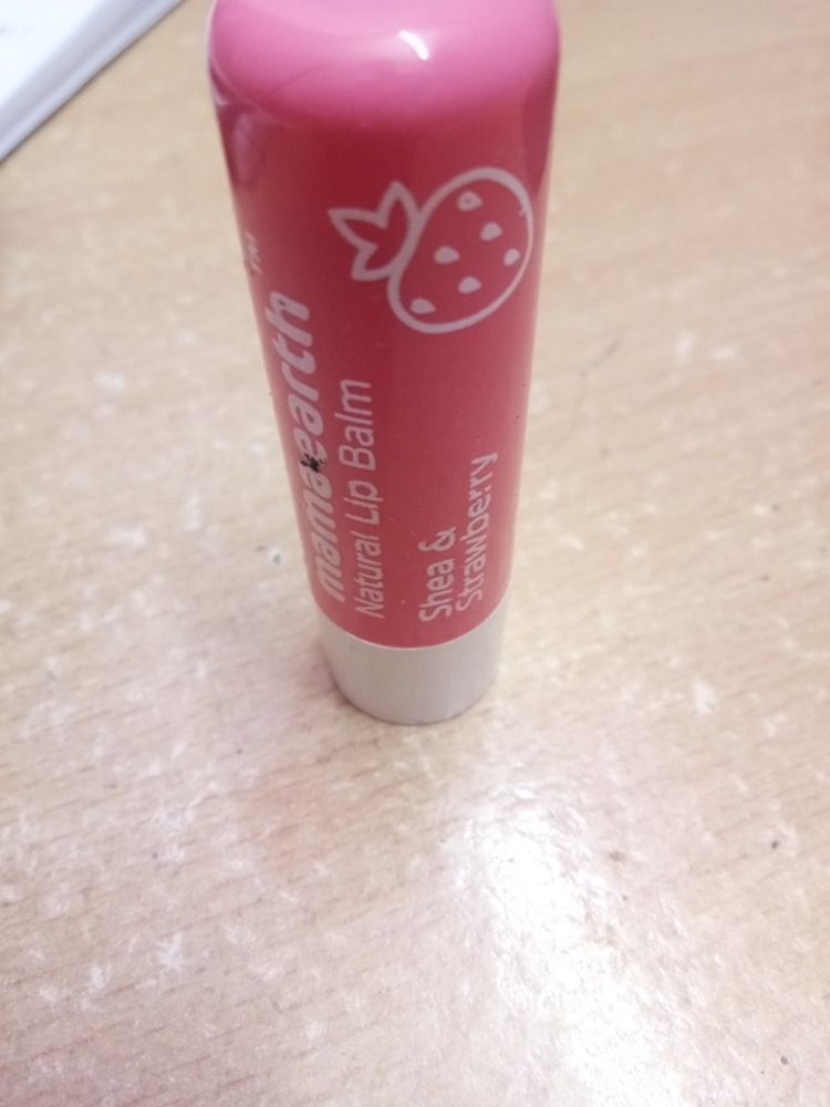 mamaearth lip balm strawberry