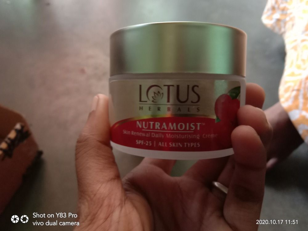 lotus herbal nutramoist moisturizer