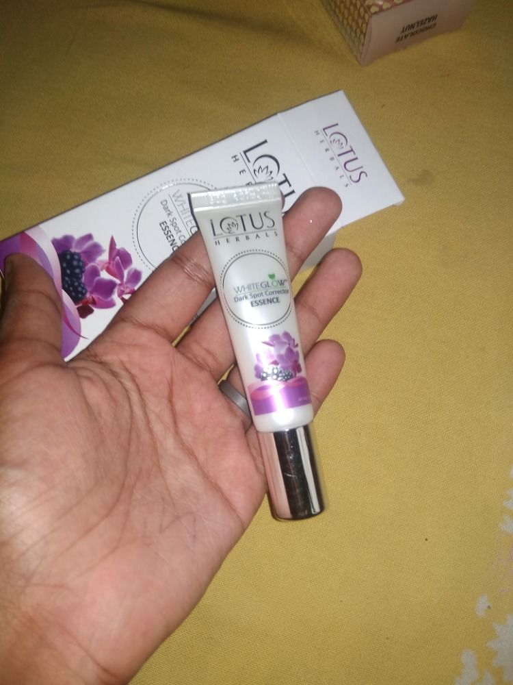 lotus white glow dark spot corrector essence