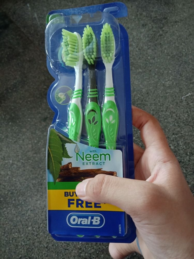 oral b 123 neem toothbrush