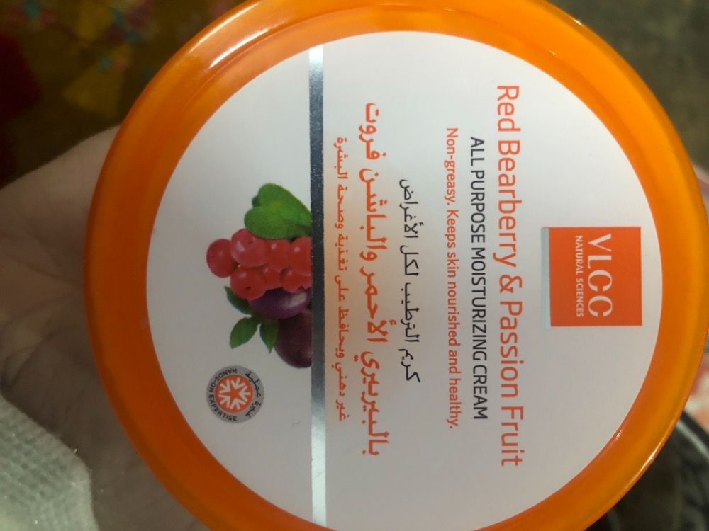 red bearberry and passion fruit cream