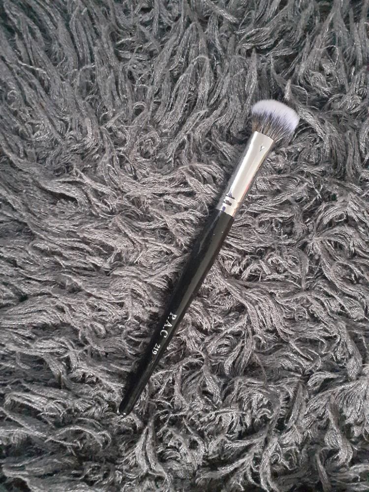 pac concealer brush 272