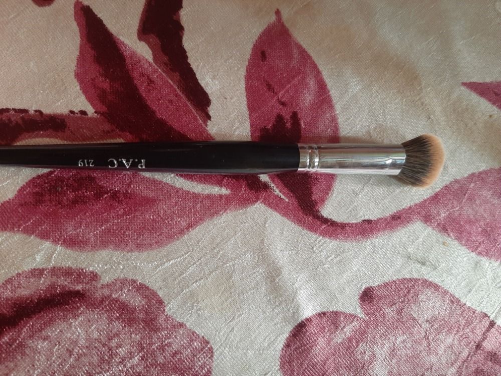 pac 219 concealer brush