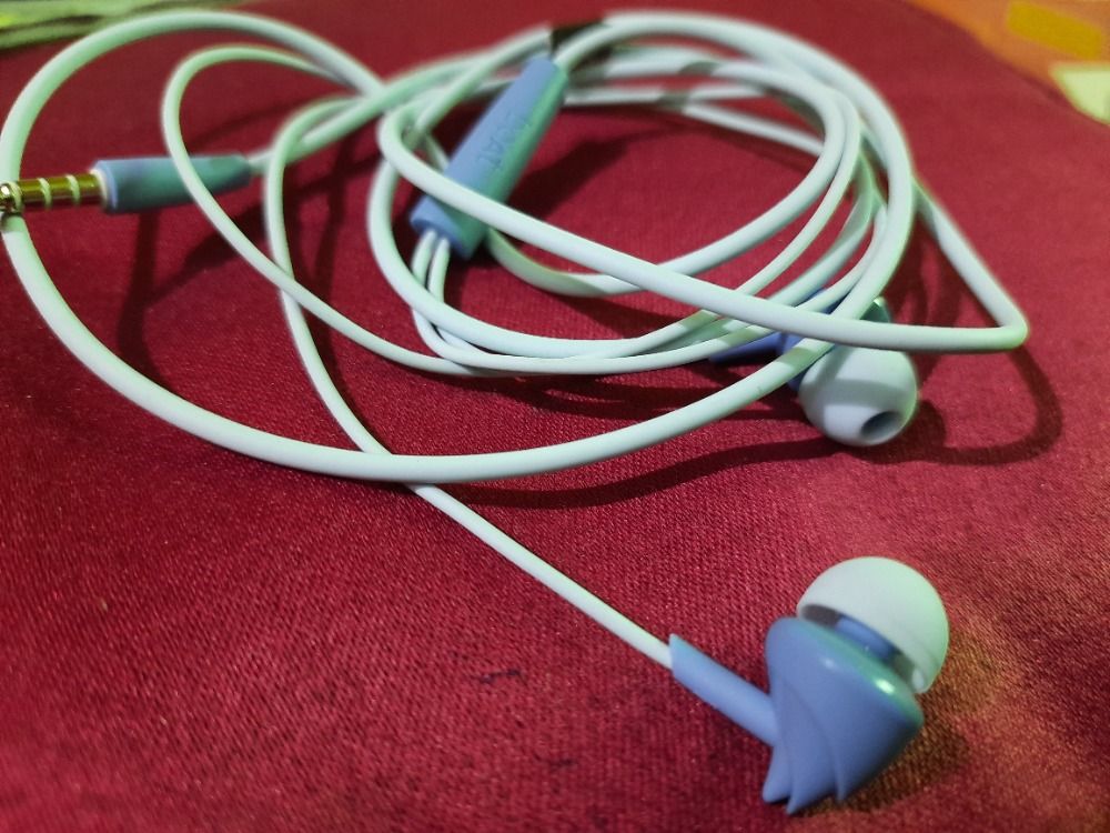 mint purple earphones