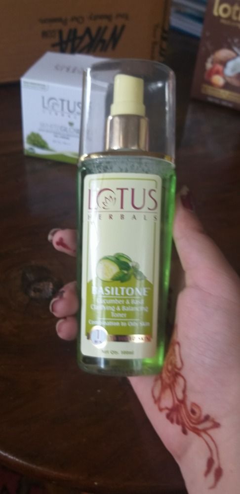 Lotus Herbal Basiltone Cucumber Basil Clarifying Balancing