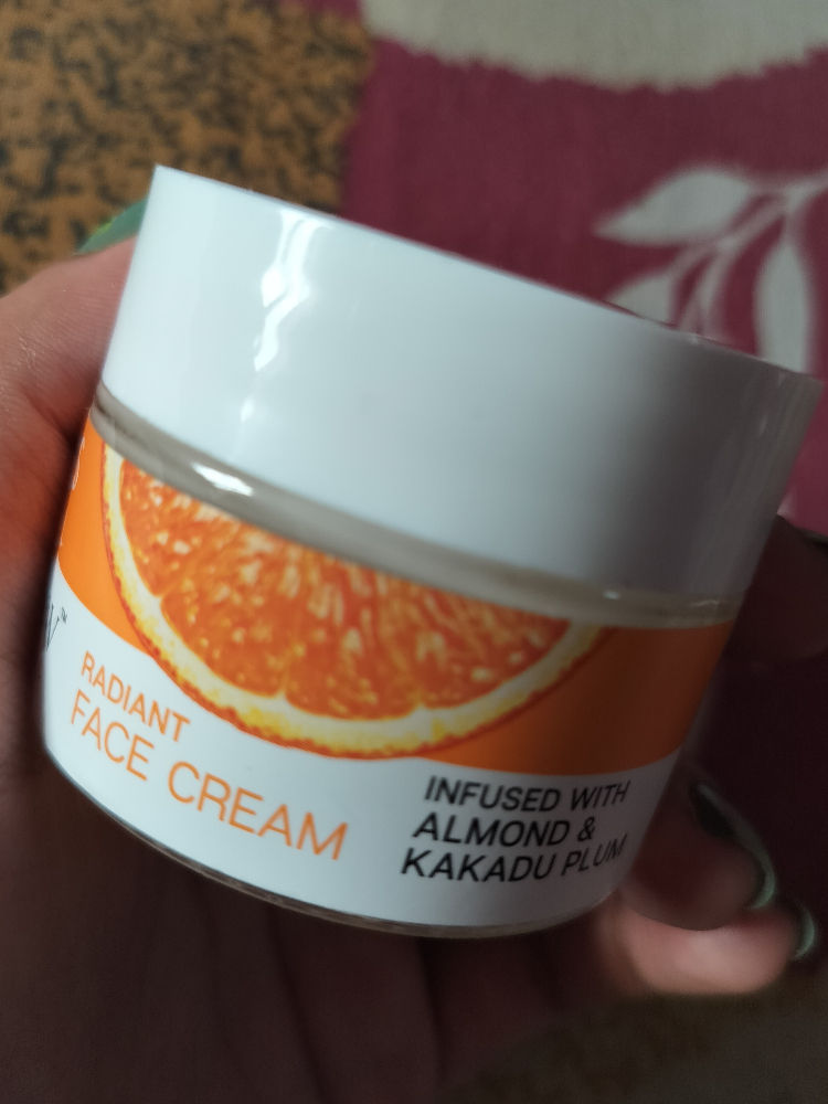Jovees Herbal Vitamin C Face Cream Infused with Kakadu Plum and Almonds