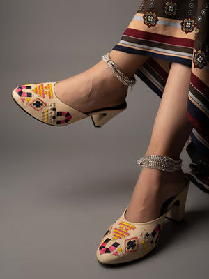 Buy Footwear & Shoes For Women & Girls Online At Upto 80% Off
