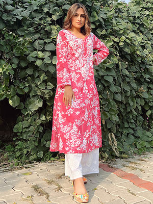 Red Kurta paired with white leggings  Kalamkari dresses, Long kurti  designs, Cotton kurti designs